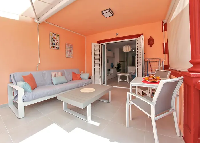 Kate Duque Fantastic With Lovely Pool Адехе