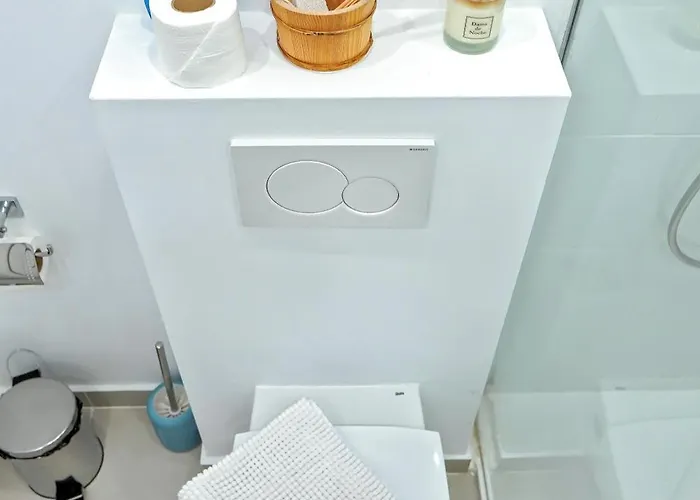 Kate Duque Fantastic With Lovely Pool أذيخي