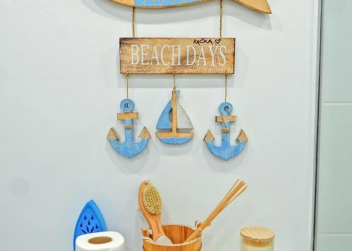 Kate Duque Fantastic With Lovely Pool أذيخي