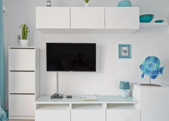 Kate Duque Fantastic With Lovely Pool أذيخي